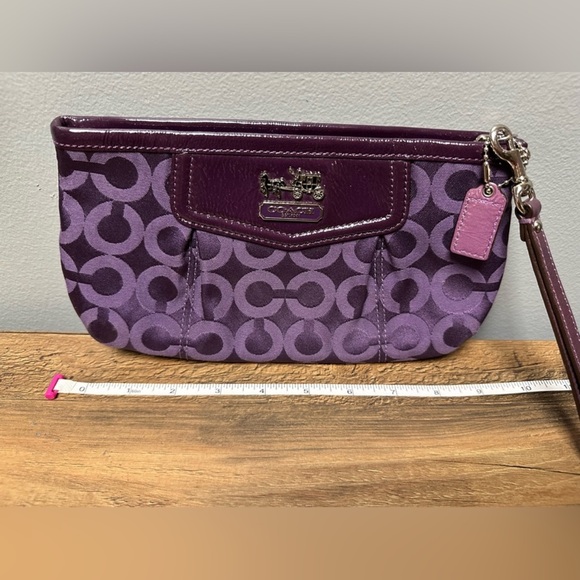 Coach Madison Signature Op Art Deep Purple Large Wristlet. - Picture 4 of 5